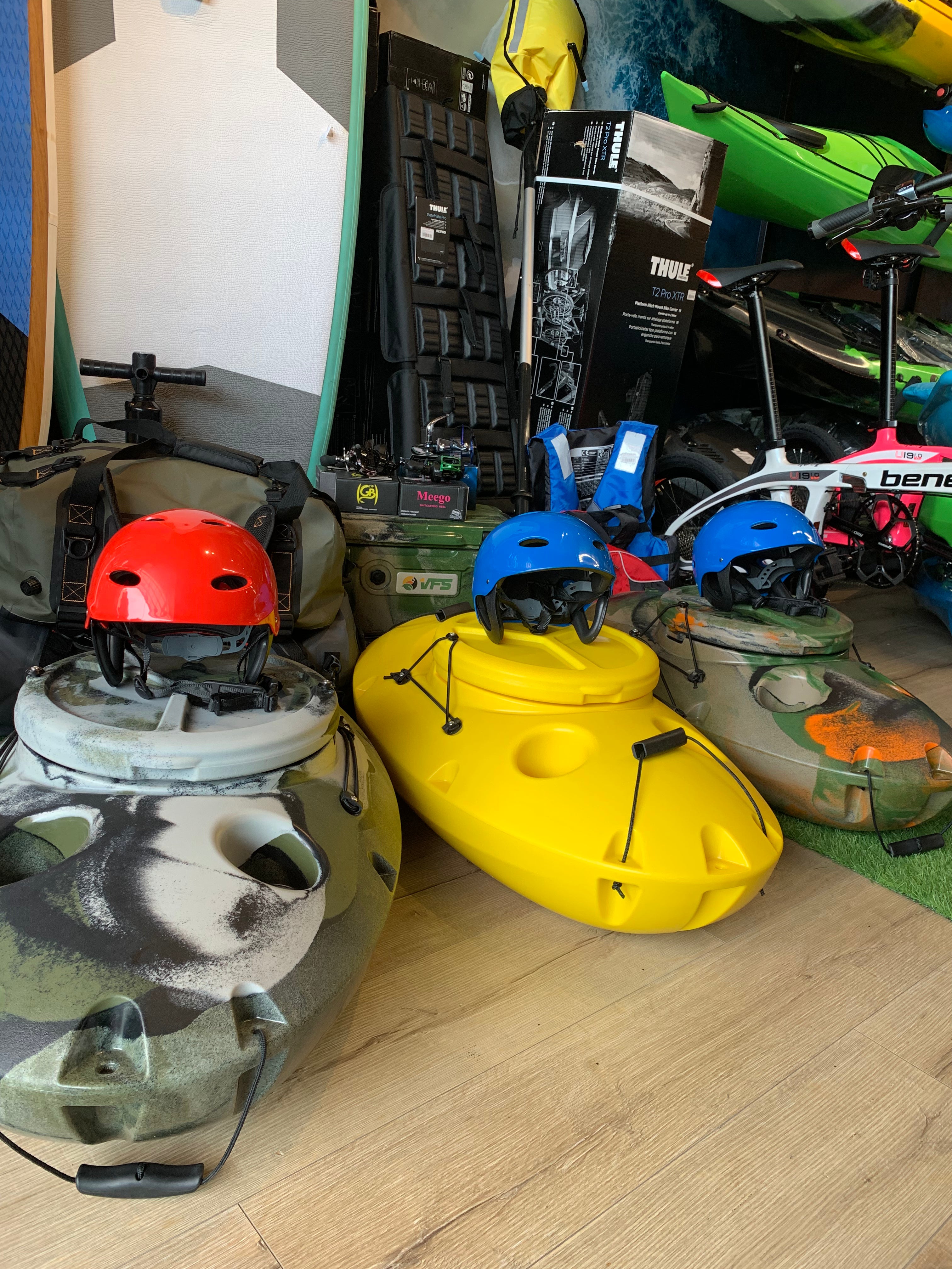 Cooler flotador y almacenaje para kayak