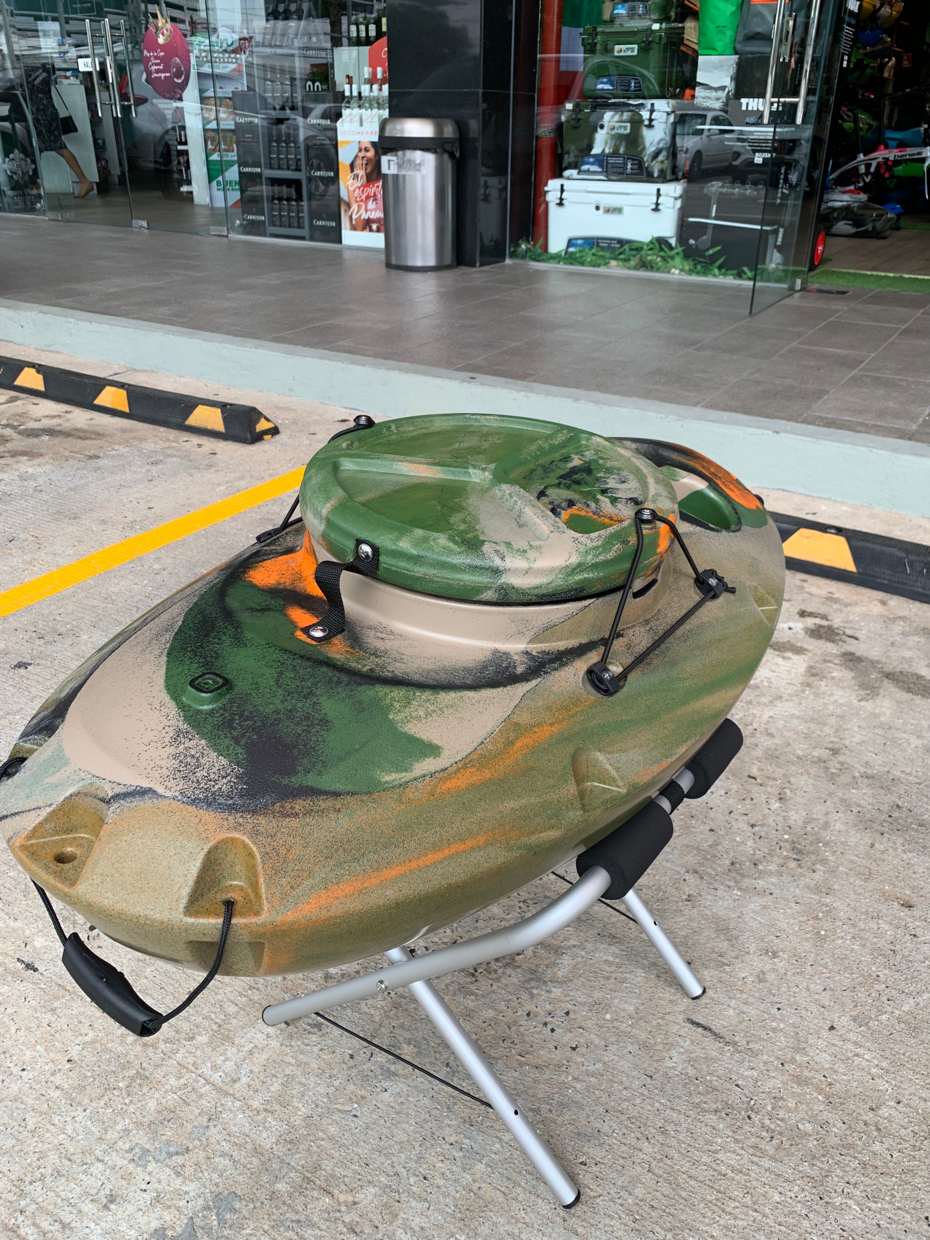 Cooler flotador y almacenaje para kayak